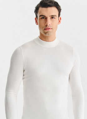 Biały półgolf męski