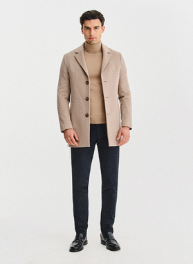 Beżowy płaszcz z wełną