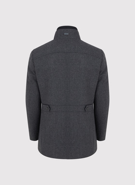 Szary płaszcz zapinany na guziki