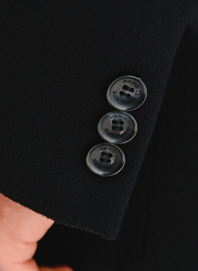 Czarny płaszcz męski z wełną