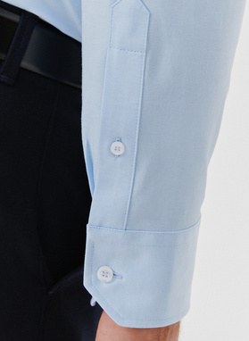 Niebieska koszula męska z długim rękawem