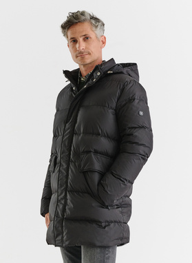 Czarna długa pikowana kurtka