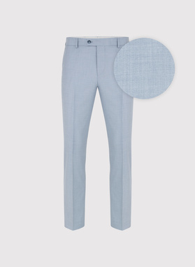 Jasnoniebieski garnitur męski