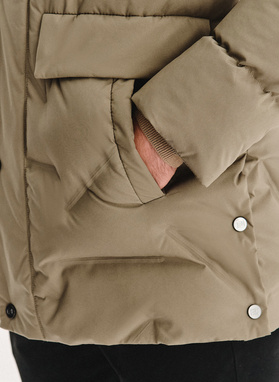 Beżowa kurtka męska na zimę