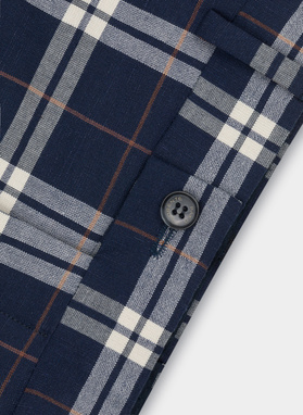 Granatowy garnitur w intensywną kratę