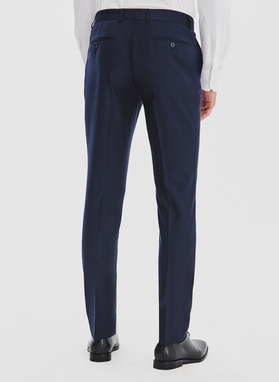 Garnitur męski w subtelną kratę