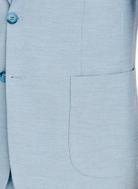 Niebieska marynarka garniturowa