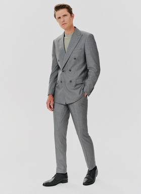 Szara marynarka garniturowa w prążek