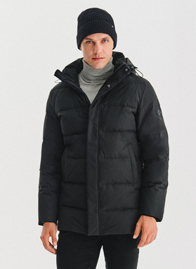 Czarna puchowa kurtka męska