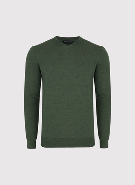 Wełniany sweter w kolorze zielonym
