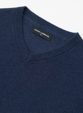 Granatowy sweter męski z dekoltem w serek