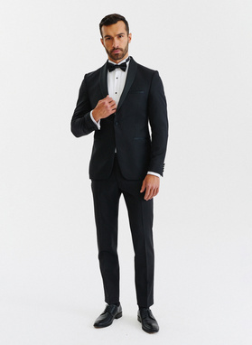 Klasyczny czarny wełniany smoking