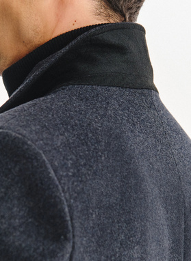 Grafitowy płaszcz męski z odpinanym kołnierzem