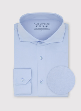 Jasnoniebieska koszula z dzianiny