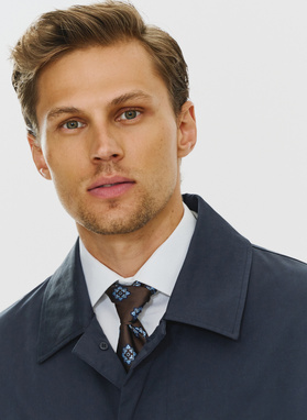 Granatowy wiosenny płaszcz męski