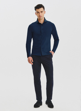 Granatowa koszula z dzianiny