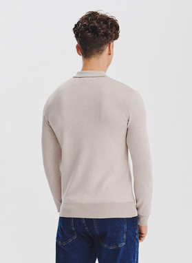 Sweter polo w kolorze beżowym