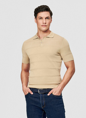 Beżowe polo swetrowe
