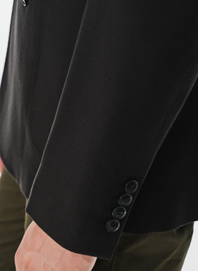 Czarna dwurzędowa marynarka męska