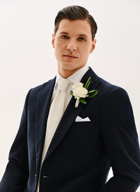 Ślubny granatowy garnitur męski