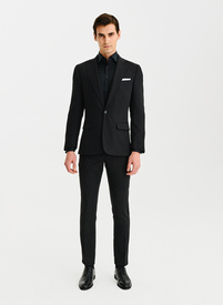Czarny garnitur męski