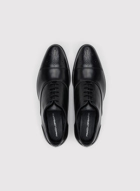 Czarne buty męskie typu brogsy