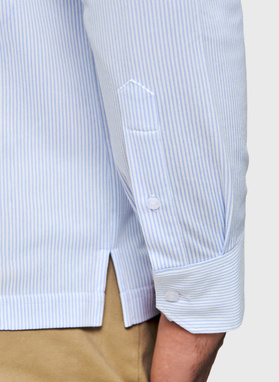 Błękitna koszula w drobny prążek