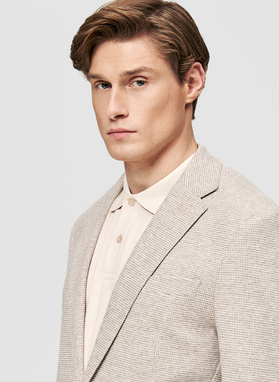 Beżowa marynarka w pepitkę