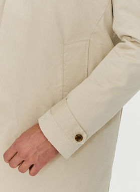 Beżowy wiosenny płaszcz męski