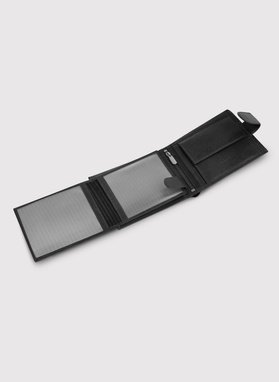 Czarny portfel skórzany zapinany na zatrzask