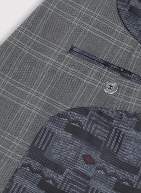 Szary męski garnitur w kratkę