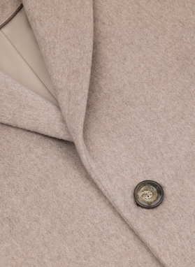 Beżowy płaszcz z wełną