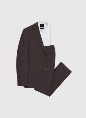 Gładki brązowy garnitur męski