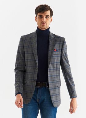 Szary wełniany garnitur w kratkę