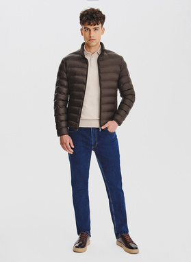 Brązowa kurtka pikowana