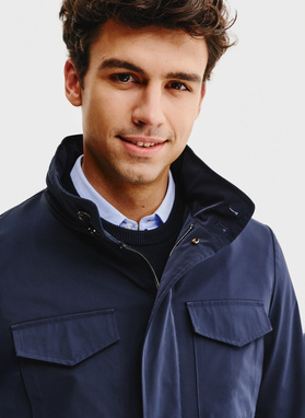 Wiosenna kurtka w kolorze granatowym