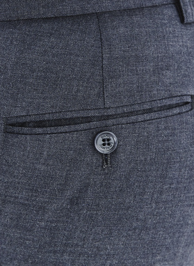 Granatowy garnitur męski