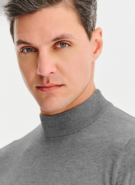 Półgolf męski w szarym kolorze