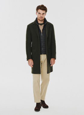Wełniany płaszcz męski w kolorze zielonym
