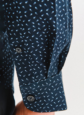 Granatowa koszula we wzór geometryczny