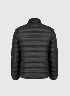 Czarna kurtka pikowana