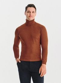 Golf męski w rudym kolorze