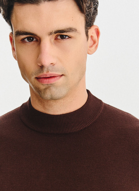 Brązowy półgolf męski