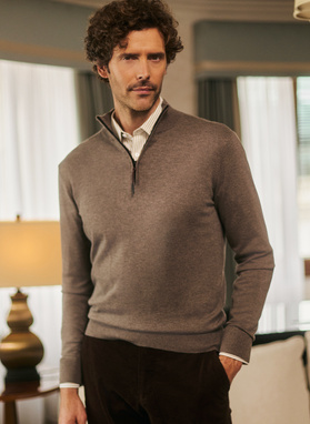 Brązowy sweter z rozpinaną stójką