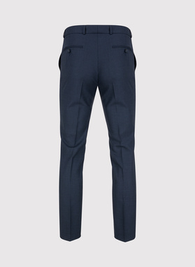 Dwuczęściowy garnitur męski w kolorze granatowym