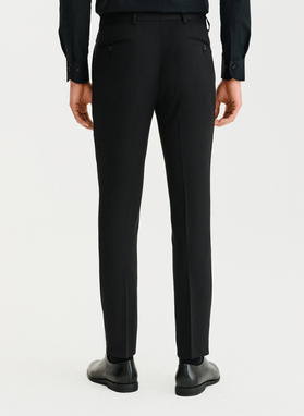 Czarny garnitur męski