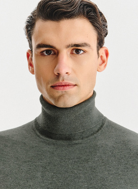 Golf męski w zielonym kolorze