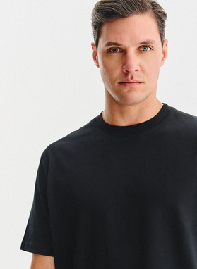 Czarny t-shirt oversize