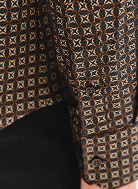 Brązowa koszula we wzór