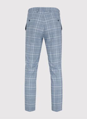 Niebieski garnitur w kratę